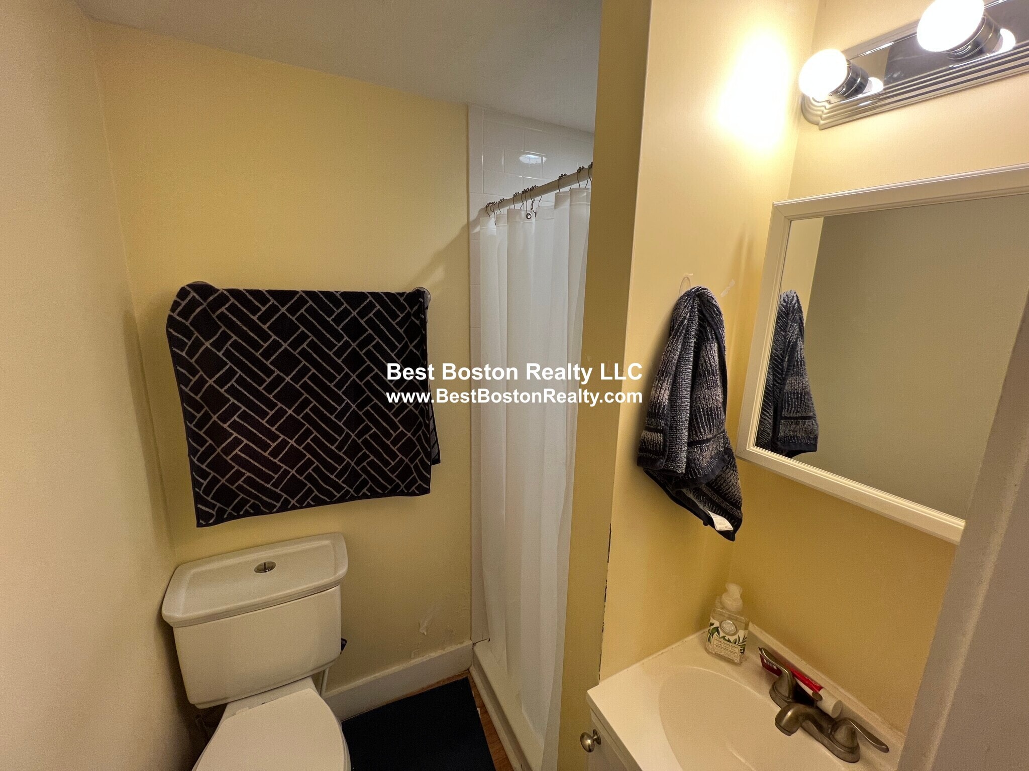 Building Photo - 5-7 Blake St. Unit 4