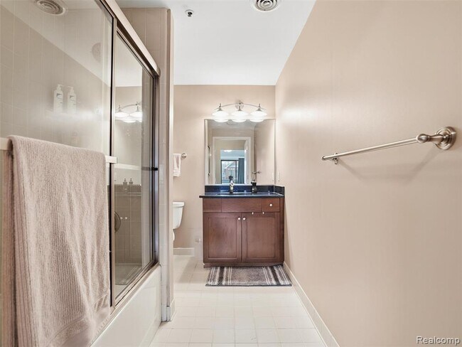 Building Photo - 610 S Troy St