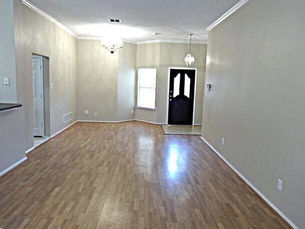 Building Photo - 3207 Athens Dr