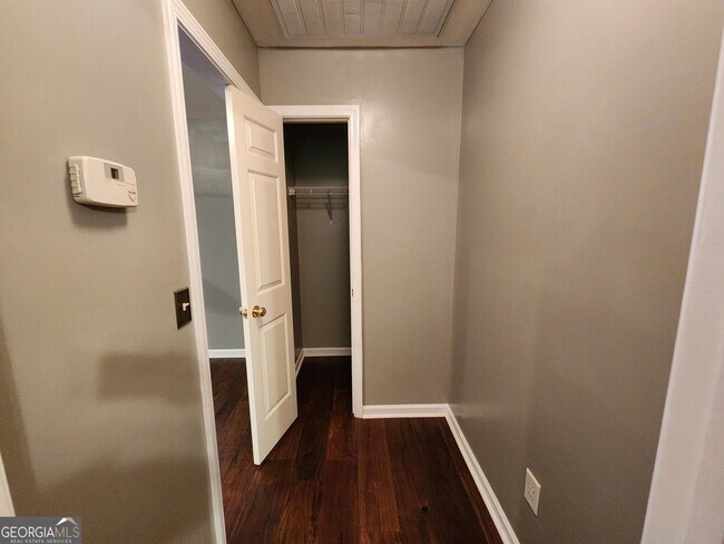 Building Photo - 7184 Village Loop