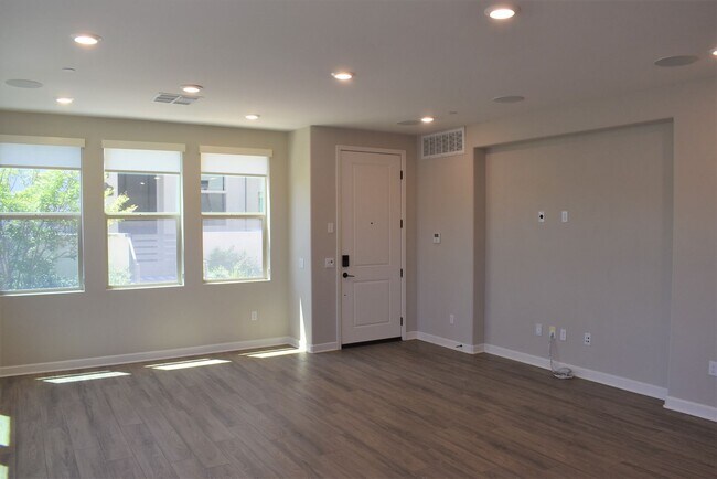Building Photo - 16755 Coyote Bush Dr