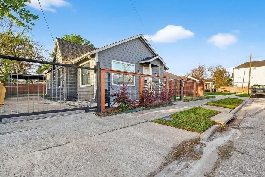Building Photo - 4520 Sharon St