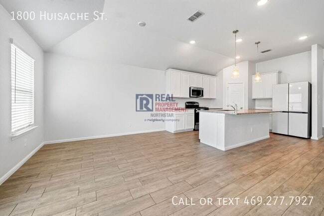 Building Photo - 1800 Huisache St