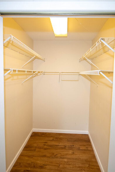 Building Photo - 140 Pierre Pl