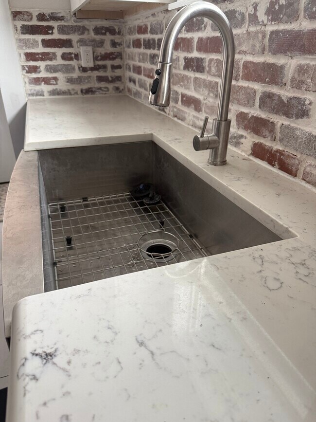 Building Photo - 814 Iowa St