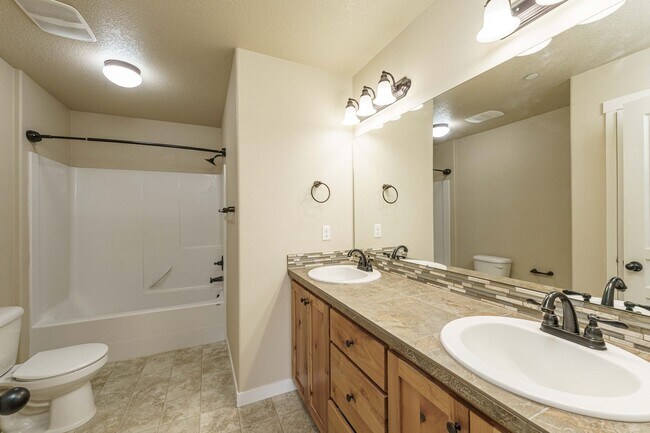 Building Photo - ASK ABOUT OUR MOVE IN SPECIAL $1000 Year End Savings - Ask Us How! 3 Bedroom 2.5 Bath Townhome - ...