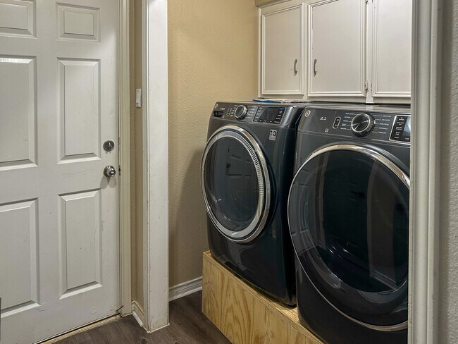 Building Photo - 7178 Rolling Fork Dr