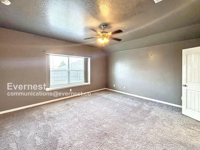 Building Photo - 501 W Vega Ln