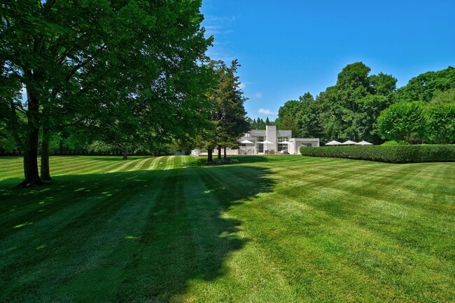 Building Photo - 12 Hedge Row Ln