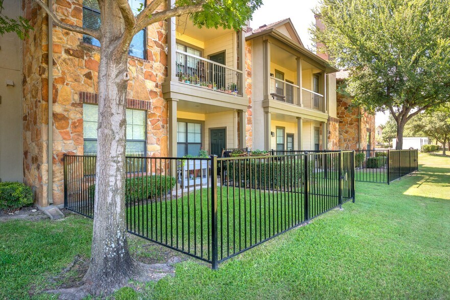 Building Photo - 8889 Cook Ranch Rd