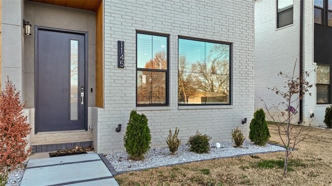 Primary Photo - 1145 NE Monroe St