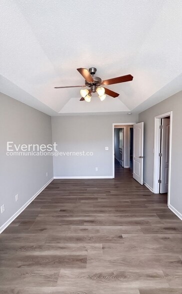 Building Photo - 8641 Thomas Ln
