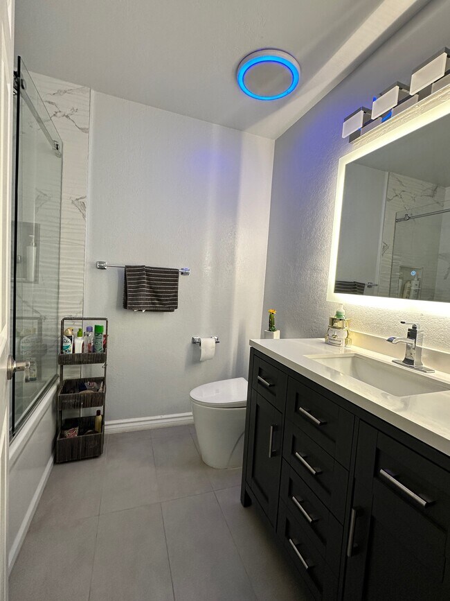 Building Photo - 7551 Maywood Dr