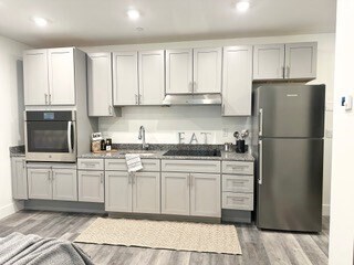 Building Photo - 585 Essex St