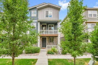 Building Photo - $2,775 - 3 Bed, 2.5 Bath Home in Aurora wi...