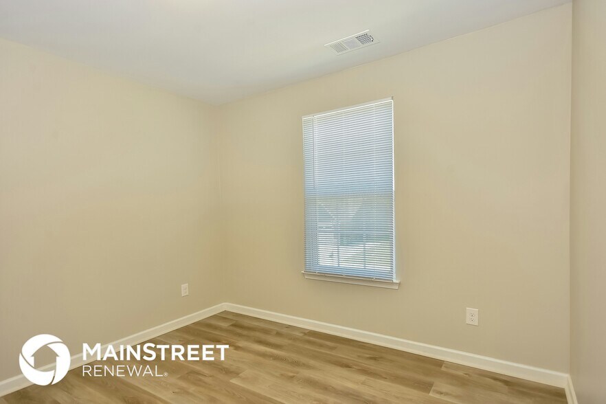 Building Photo - 556 Goodman Dr