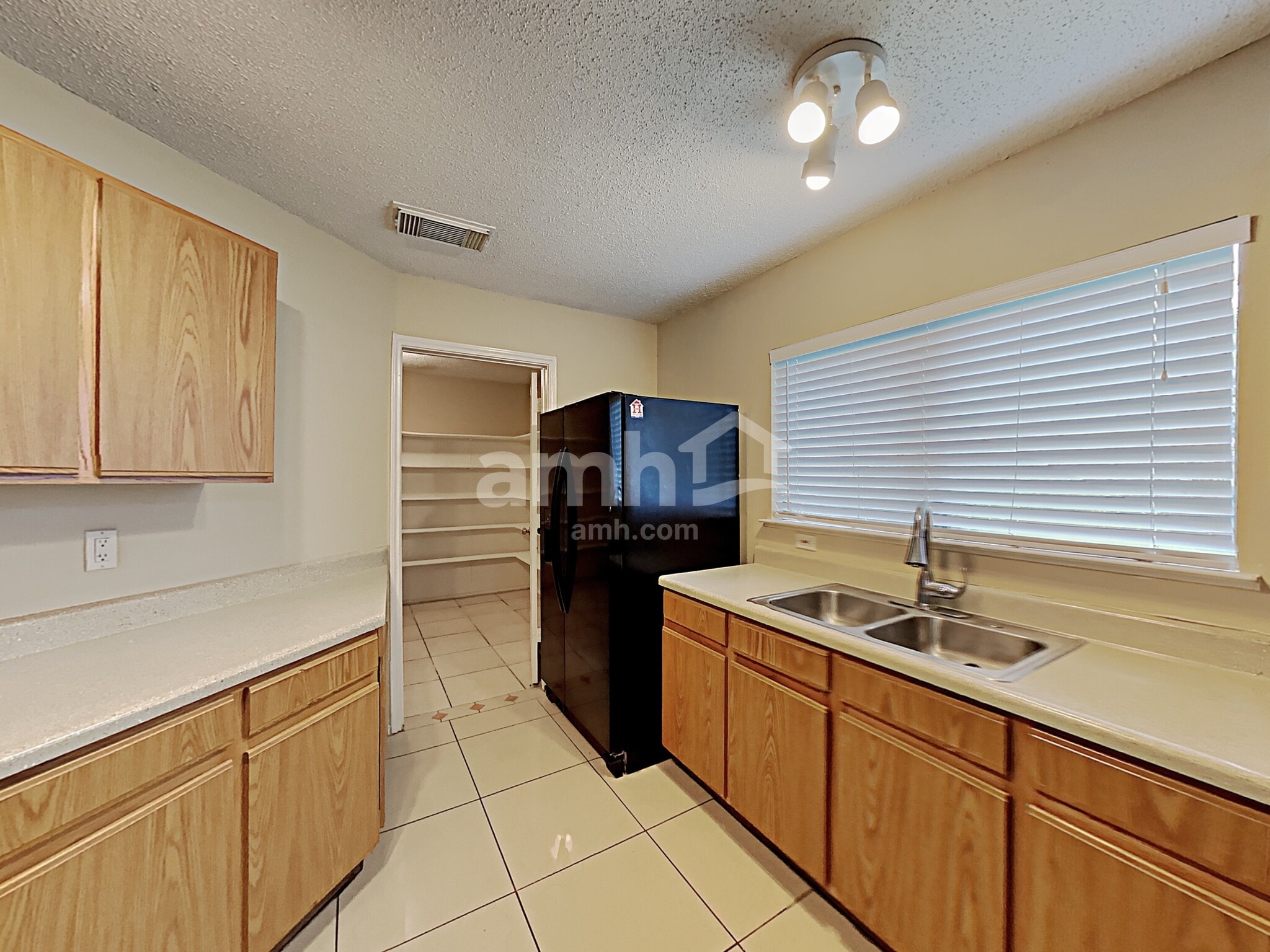 Building Photo - 11011 Victors Hl