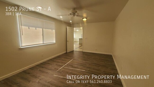 Building Photo - 1502 Prune St