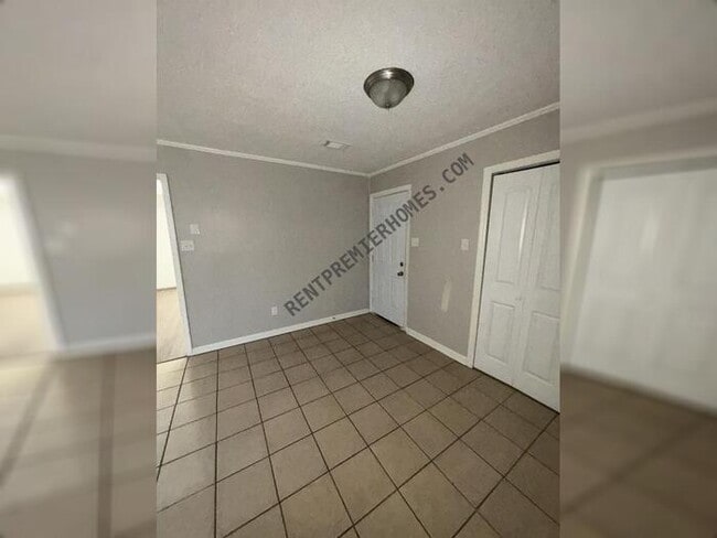 Building Photo - 1313 Ray Rd