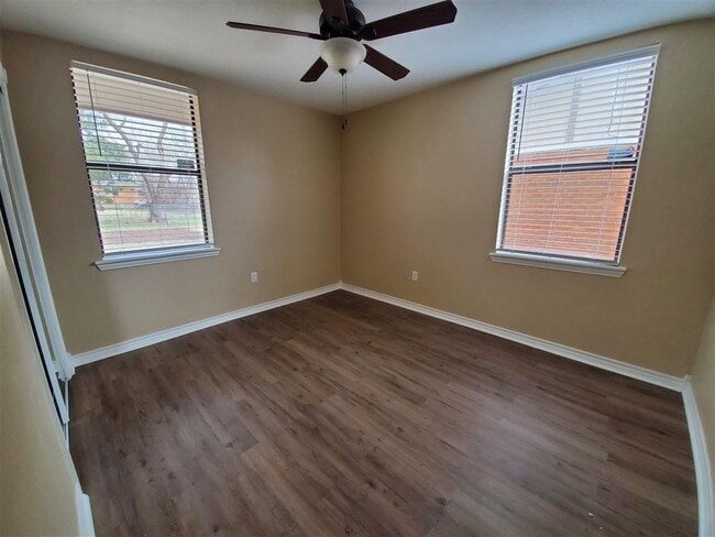 Building Photo - 2611 NW Pollard Ave