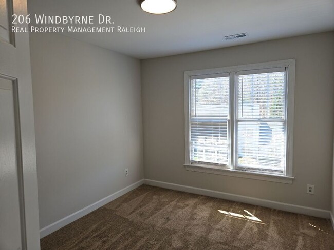 Building Photo - 206 Windbyrne Dr
