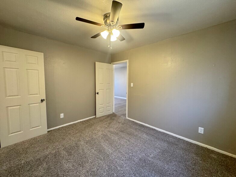 Building Photo - 9111 N Walker Ave