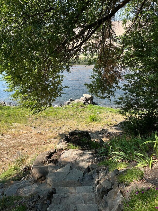 Building Photo - Custom Built Home on the Clearwater River - 20 minutes from Lewiston, ID