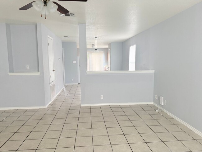 Building Photo - 10607 Shaenview