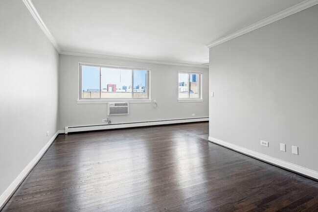 Building Photo - 1060 W Hollywood Ave