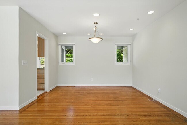 Building Photo - Gorgeous 4 bedroom home in Greenbrae with ...