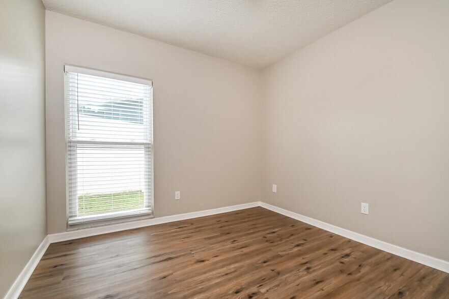 Building Photo - 420 Silver Hill Dr