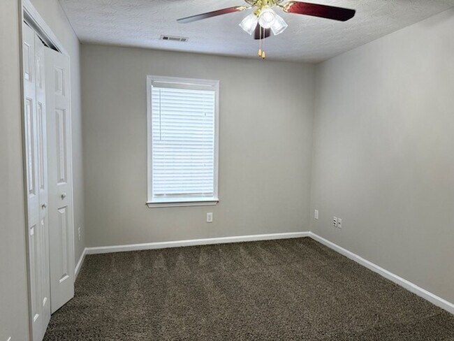 Building Photo - 2034 Elm Grove Ln