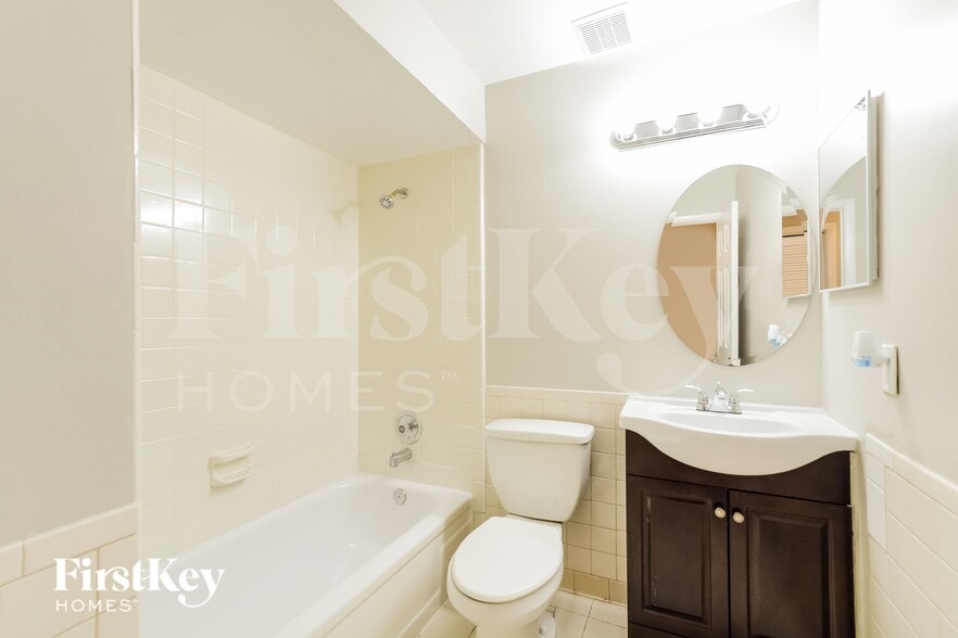 Building Photo - 433 Northwestern Ave