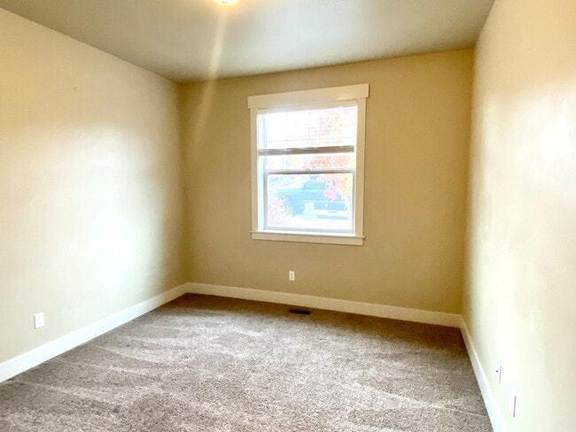 Building Photo - Single-Story Living! 3 BR - 2 BA with open...