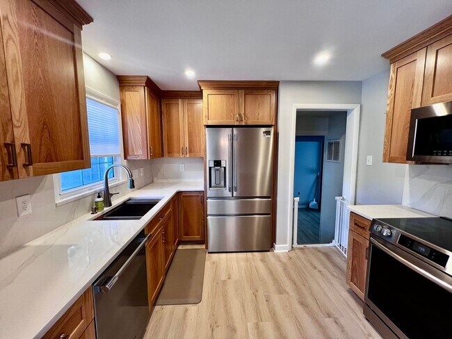 Building Photo - Stunning Renovated Ranch off Indian River