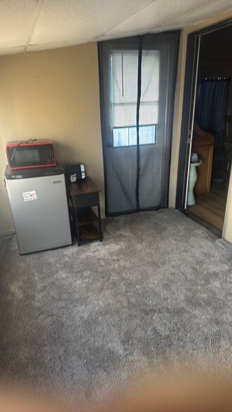 Building Photo - 21100 State St