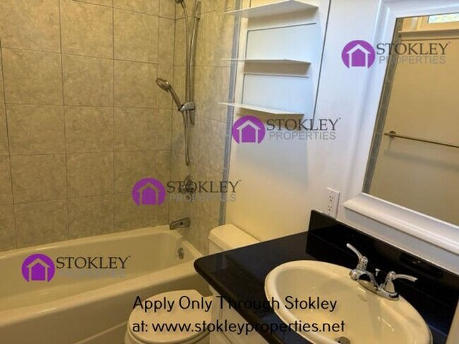 Building Photo - 231 Ivy Dr