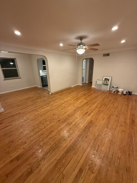 Building Photo - 6603 Bantry Ave