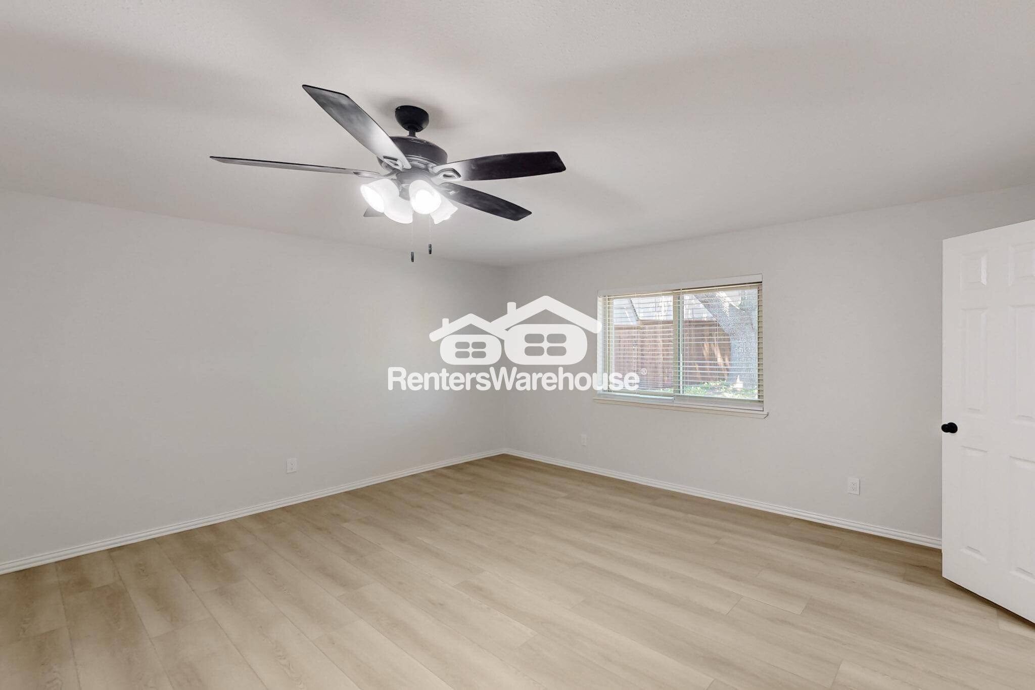 Building Photo - 6407 Green Oaks Dr