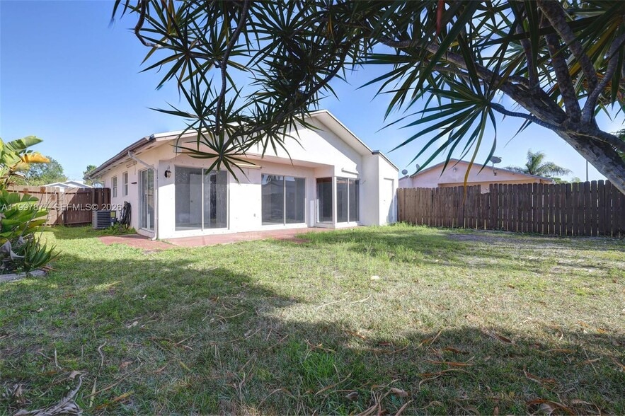 Building Photo - 20932 SW 118th Ave