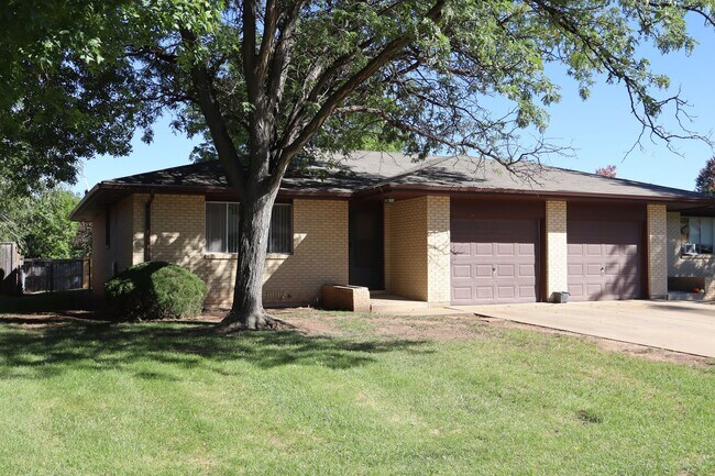 Primary Photo - 1604 Larch St