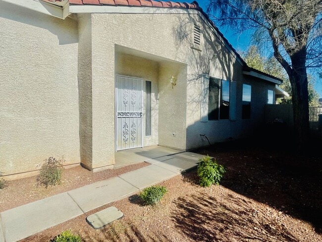 Building Photo - Stunning Single Story, 3 Home with Open Floor Plan on Cul-de-sac