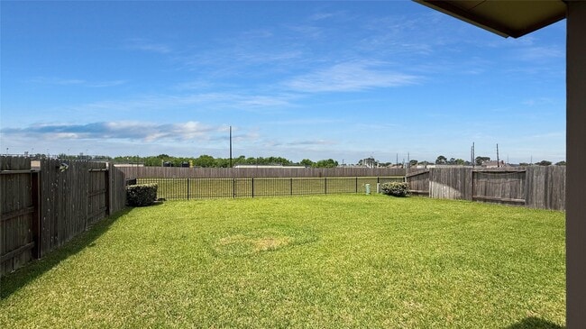 Building Photo - 3822 Dry Creek Dr