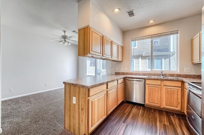 Building Photo - Spacious Multi-Level 3BR Home with Dual Balconies, Loft & 2-Car Garage in Henderson