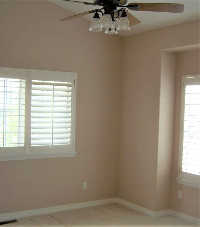 Building Photo - 2361 Craycroft Dr