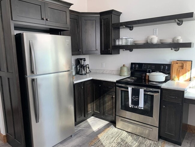 Building Photo - 902 9th St