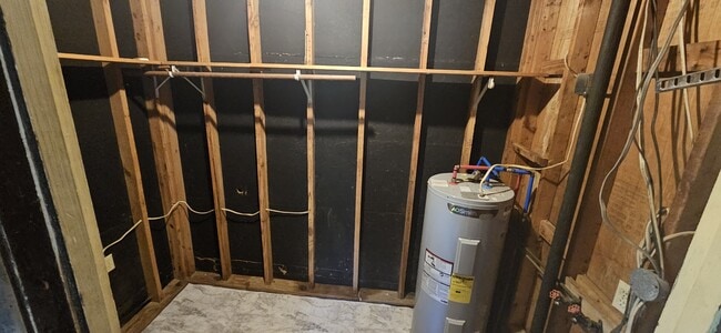 Building Photo - 306 Mustang Dr