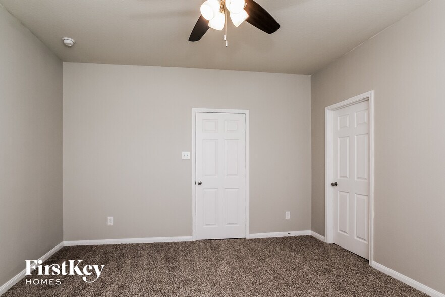 Building Photo - 5623 That Way