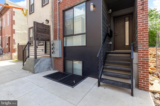 Building Photo - 2344 W Seybert St