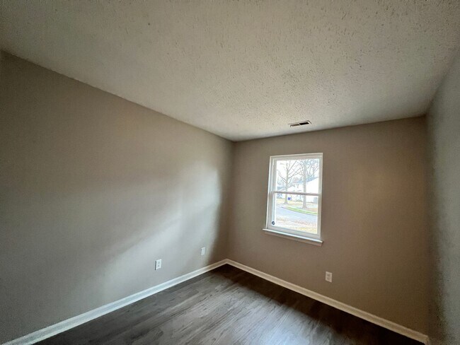 Building Photo - Four bedroom home in Norfolk - Beautiful Backyard